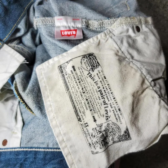 Levi's 501 Men's Original Fit Button Fly Medium Wash Blue Jeans 42x32 - Picture 12 of 12